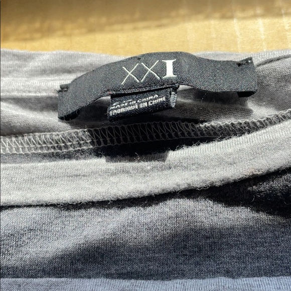 Small forever 21 soft material with elastic like soft stretchy - Picture 3 of 4